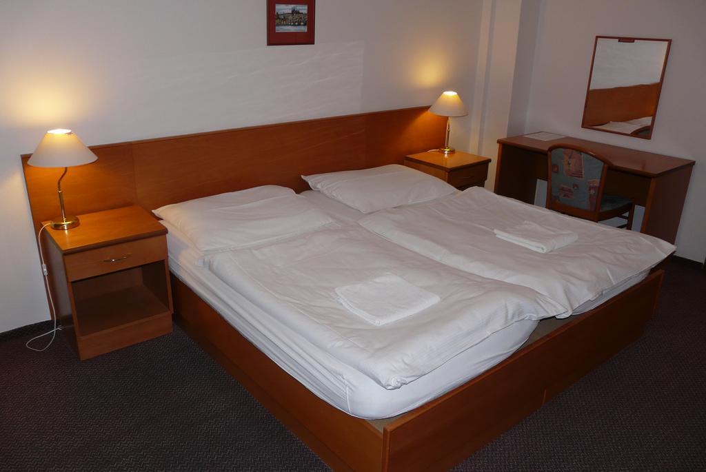 Cmc Residence & Conference Inn Čelákovice Kültér fotó